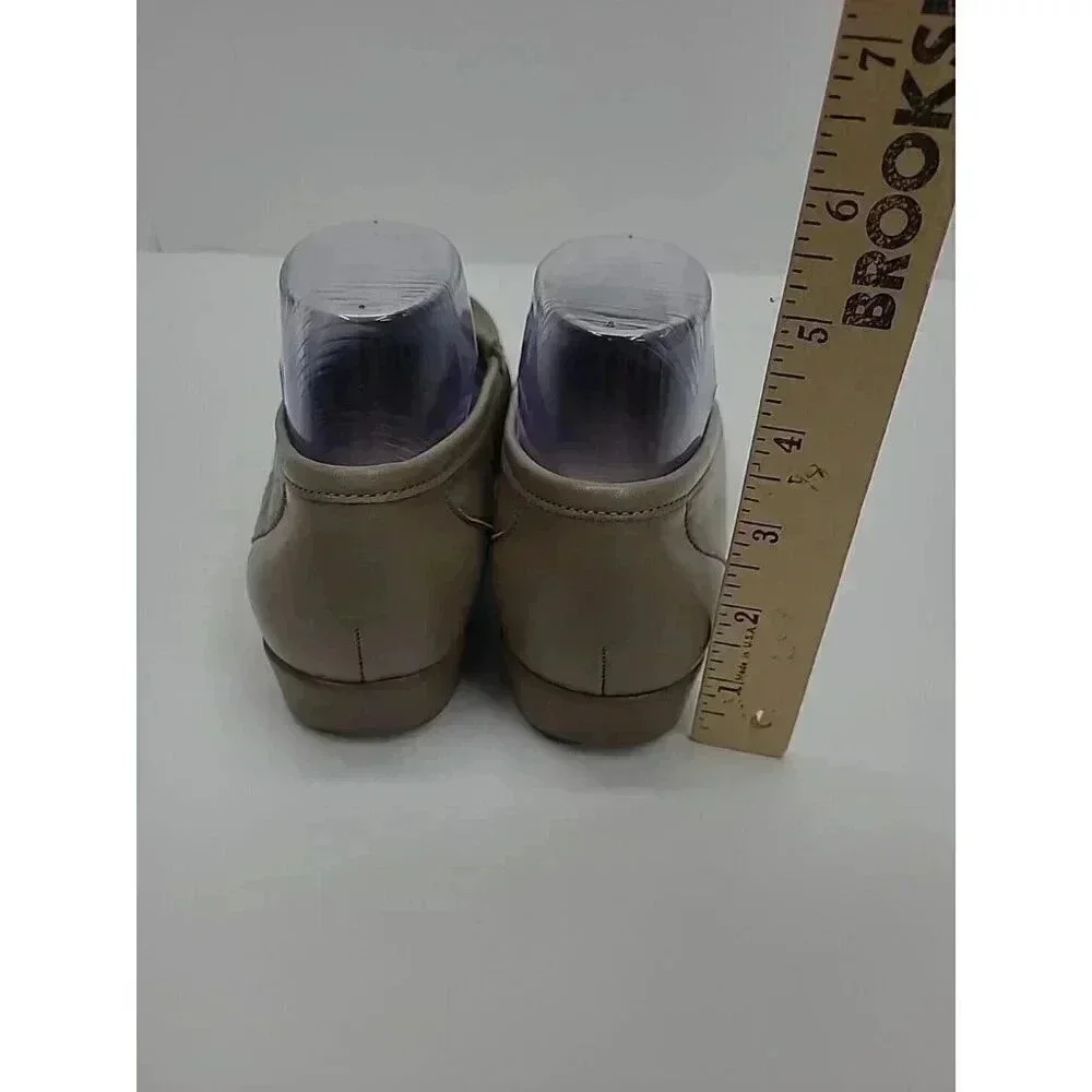 SAS Tripad Comfort Slip On Loafer Shoes Women's Size 8.5 M Beige Tassels